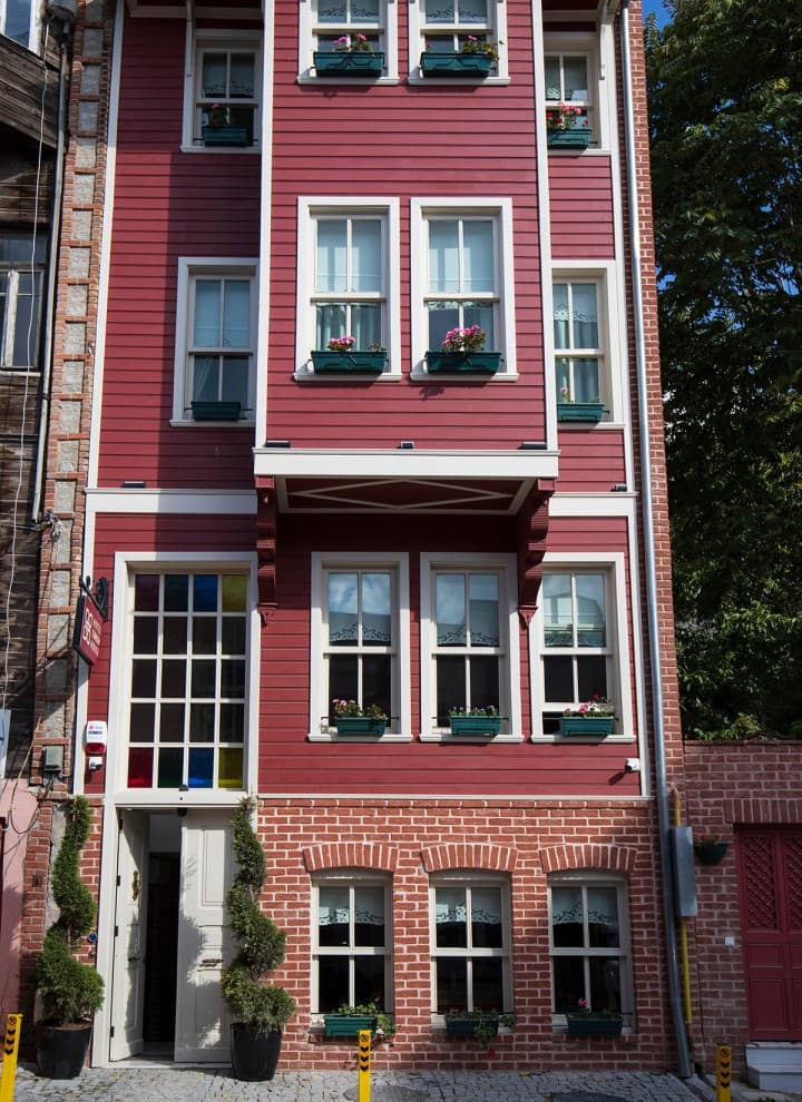 Înainte și după: clădirea după transformarea din 2022 (© Haydar Erçin) Înainte și după: clădirea după transformarea din 2022 (© Haydar Erçin)