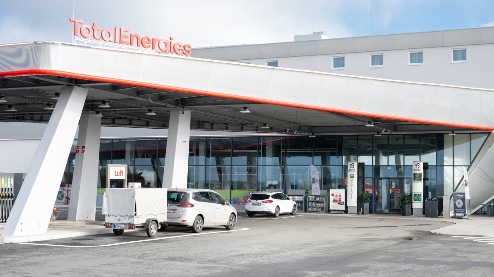 Noua parcare Evendorf și-a deschis porțile în 2023 - și este dotată cu o toaletă publică de la 2theloo (© Meike Goebel) Noua parcare Evendorf și-a deschis porțile în 2023 - și este dotată cu o toaletă publică de la 2theloo (© Meike Goebel)