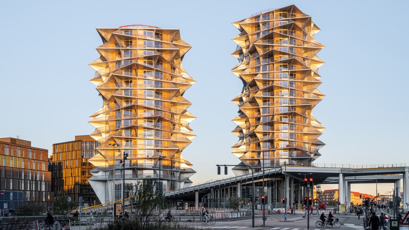 Turnurile Kaktus oferă spațiu pentru 495 de micro-apartamente pe o suprafață de 26.100 de metri pătrați. (© Rasmus Hjortshøj) Turnurile Kaktus oferă spațiu pentru 495 de micro-apartamente pe o suprafață de 26.100 de metri pătrați. (© Rasmus Hjortshøj)