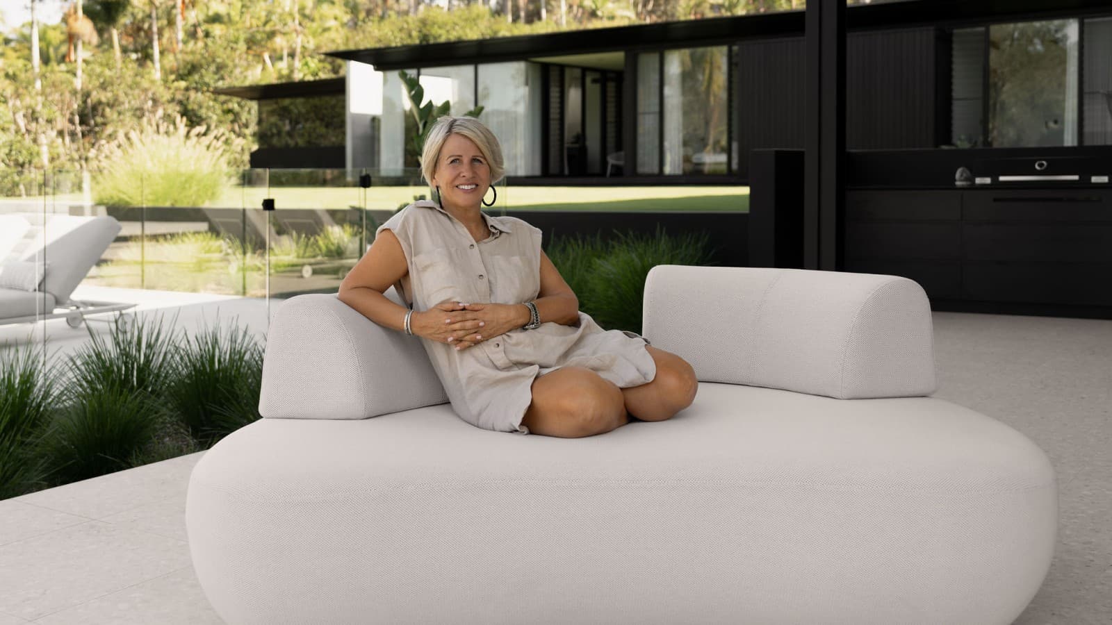 Blackwood House este mai mult decât o casă; este o reflectare a filosofiei de design și a spiritului creativ al lui Sarah Waller (© Alyne Media) Blackwood House este mai mult decât o casă; este o reflectare a filosofiei de design și a spiritului creativ al lui Sarah Waller (© Alyne Media)