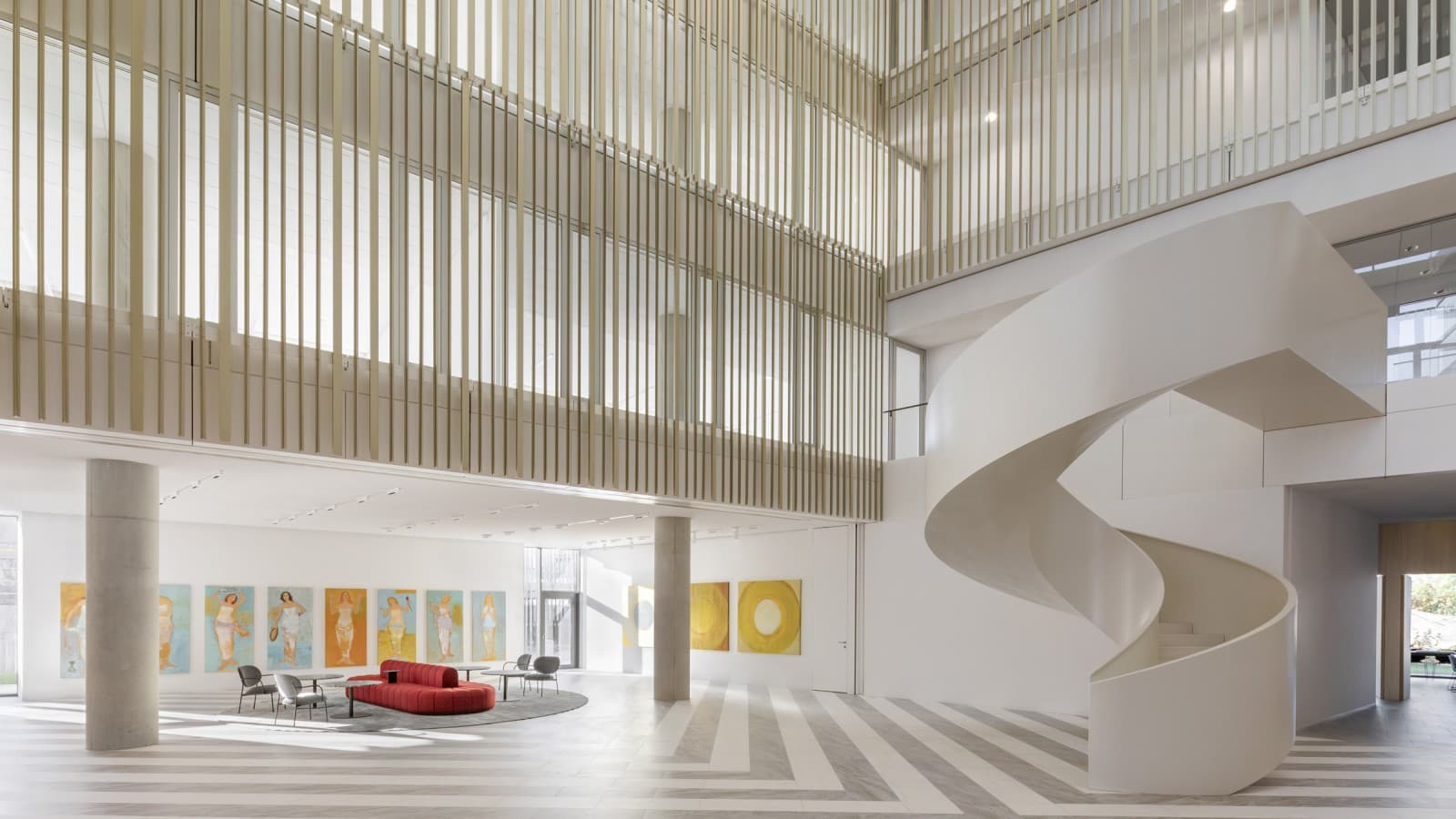 Atriumul central (© Ana Skobe) Atriumul central (© Ana Skobe)