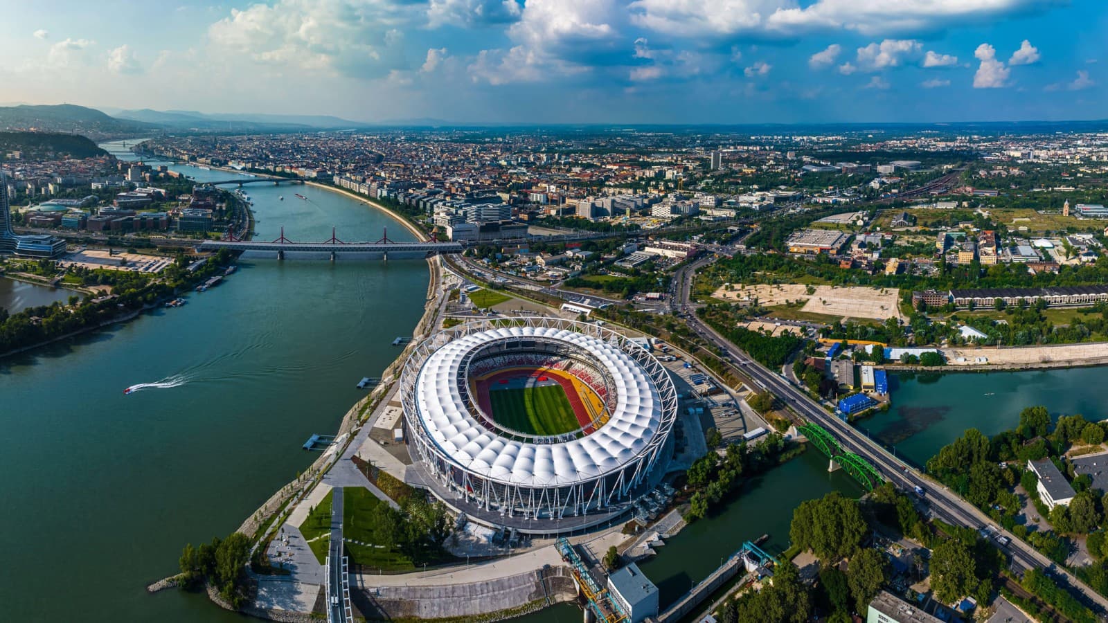 Stadionul național de atletism din Budapesta (© ZGPhotography / Alamy Stock Photo) Stadionul național de atletism din Budapesta (© ZGPhotography / Alamy Stock Photo)