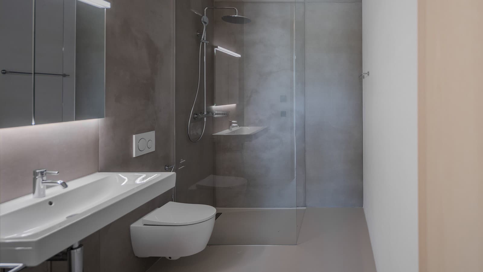 Băile sunt dotate cu WC-uri și lavoare Geberit. (© Openly / Jens Ellensohn) Băile sunt dotate cu WC-uri și lavoare Geberit. (© Openly / Jens Ellensohn)