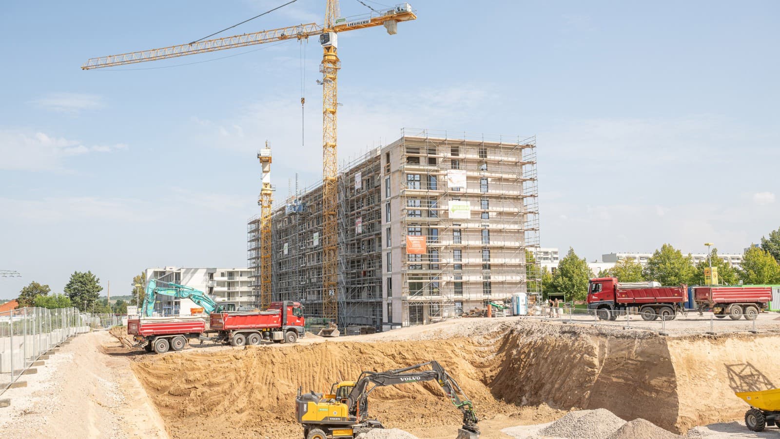 În cadrul proiectului rezidențial Europakarree Erfurt au fost construite aproximativ 600 de apartamente de înaltă calitate și de ultimă generație, destinate atât locuințelor proprii, cât și celor închiriate, precum și locuințe sociale În cadrul proiectului rezidențial Europakarree Erfurt au fost construite aproximativ 600 de apartamente de înaltă calitate și de ultimă generație, destinate atât locuințelor proprii, cât și celor închiriate, precum și locuințe sociale