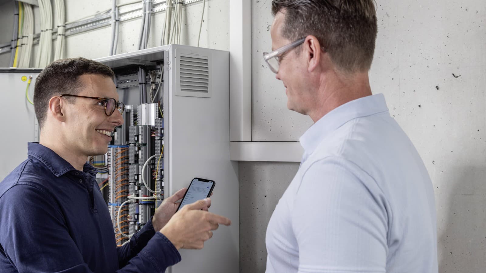Punerea în funcțiune a sistemului Geberit Connect cu toate dispozitivele, cu puțin timp înainte de finalizare Punerea în funcțiune a sistemului Geberit Connect cu toate dispozitivele, cu puțin timp înainte de finalizare