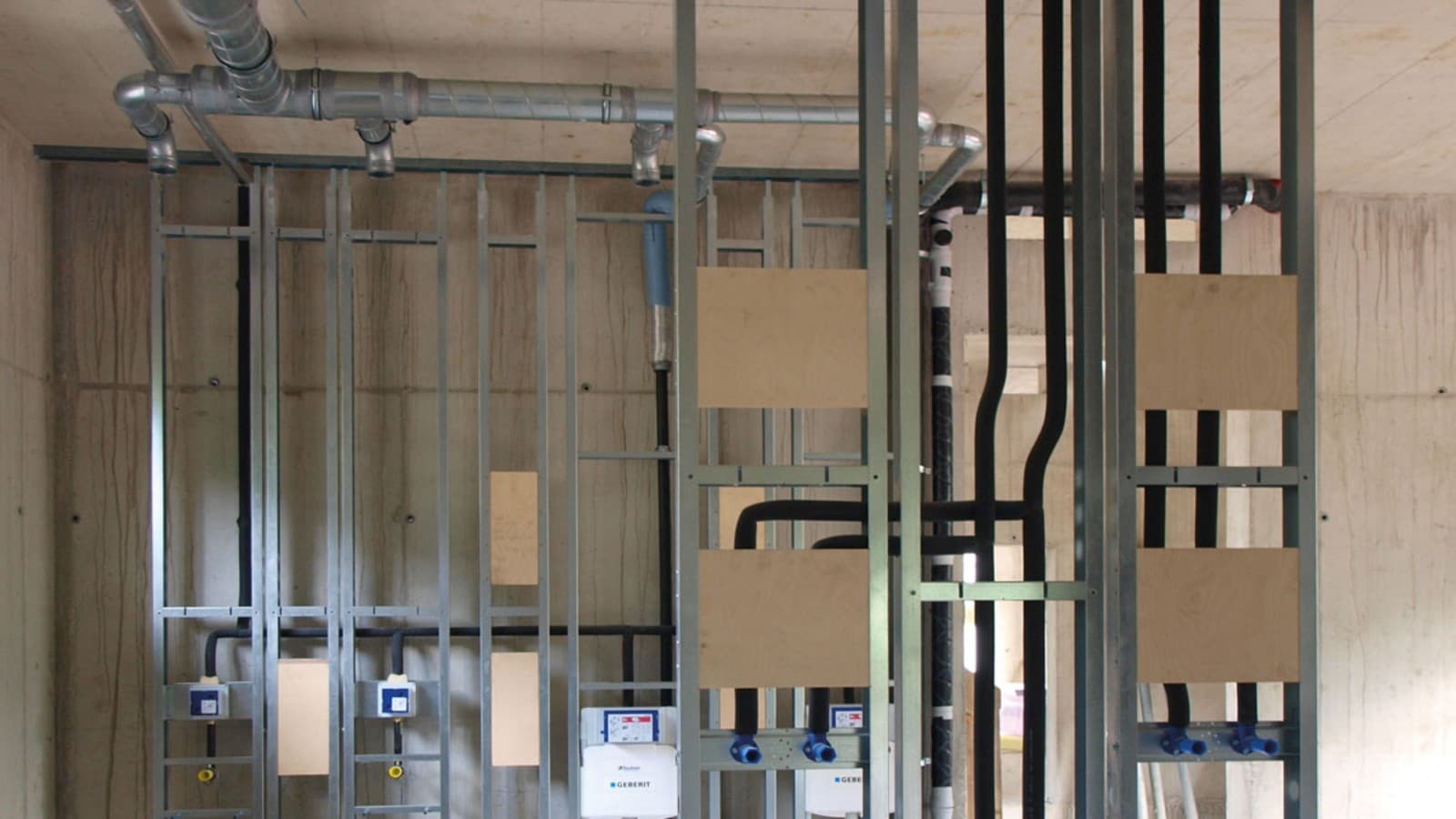 Pentru aceasta sunt necesare puține coloane, astfel încât instalarea este relativ simplă.(© Geberit) Pentru aceasta sunt necesare puține coloane, astfel încât instalarea este relativ simplă.(© Geberit)