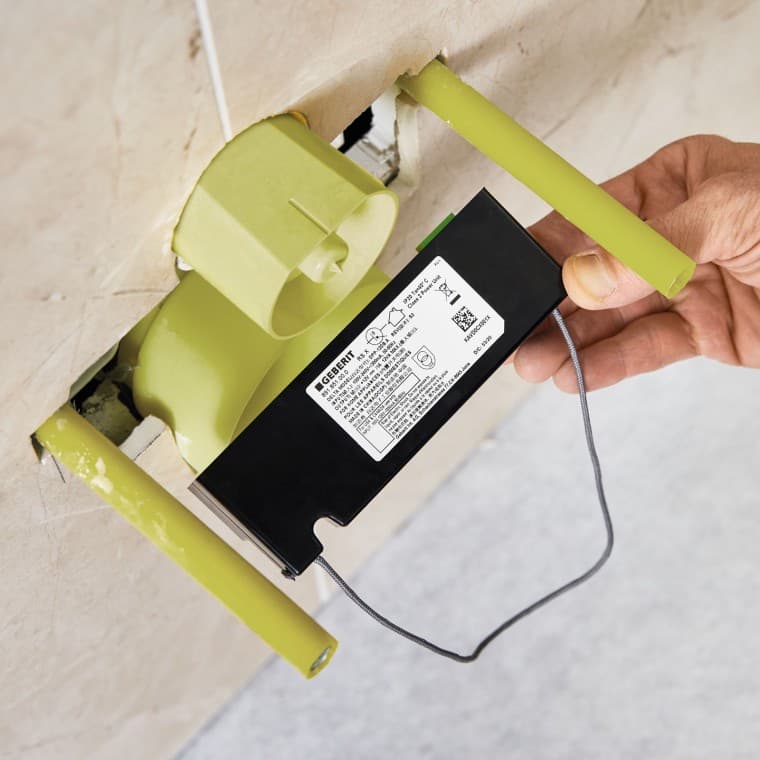 Plug-and-play: Unitatea de alimentare este conectată la priză de către un specialist în instalații sanitare. Nu este necesară intervenția unui electrician calificat. Plug-and-play: Unitatea de alimentare este conectată la priză de către un specialist în instalații sanitare. Nu este necesară intervenția unui electrician calificat.